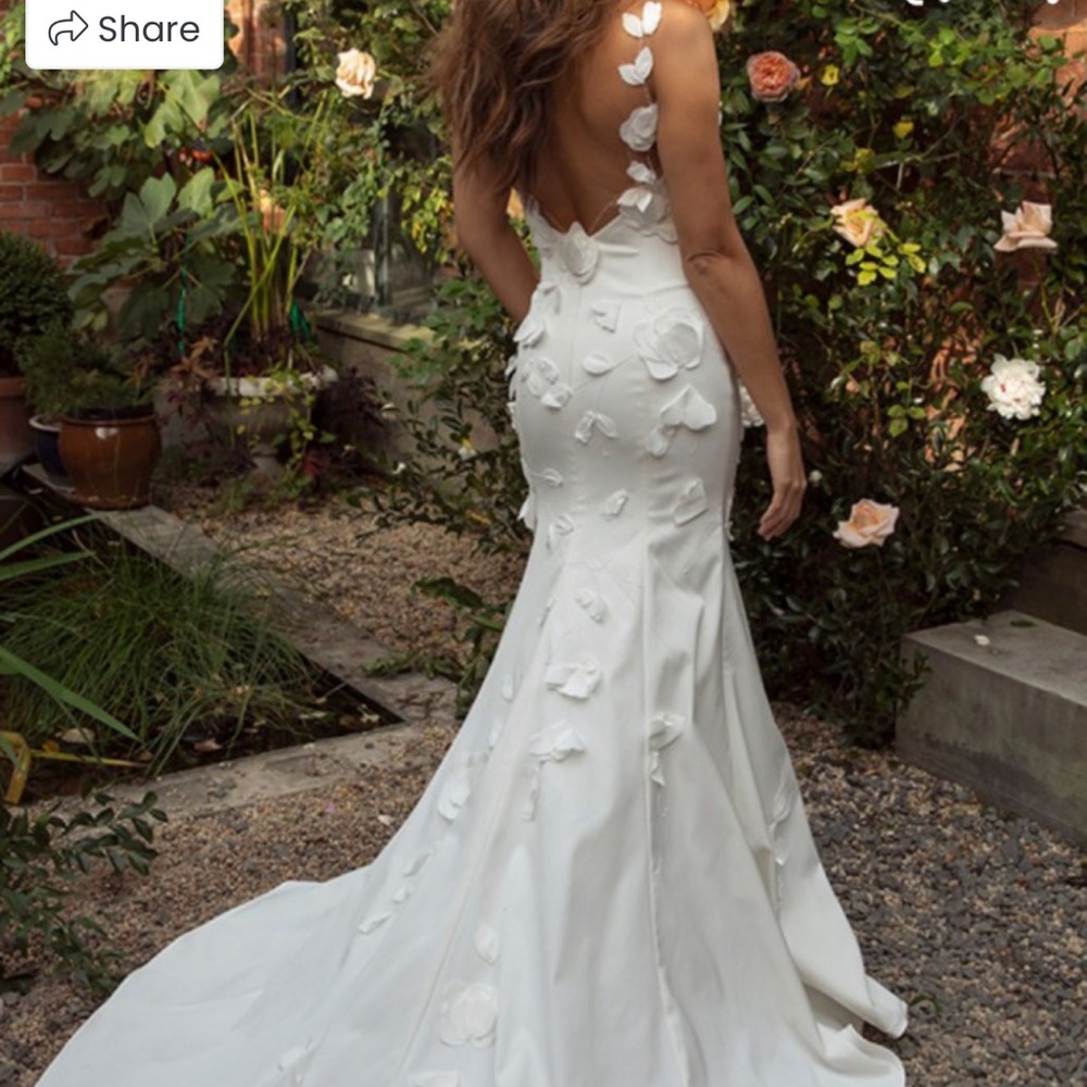 Louvienne Mayte wedding dress! New with tags, size 6. Perfect condition.